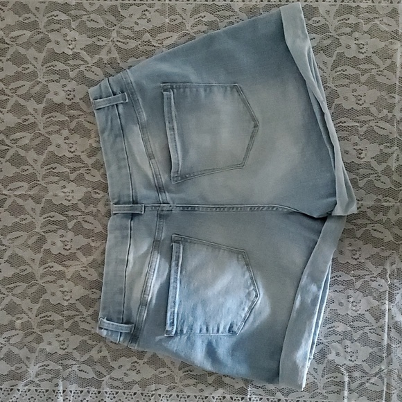 🫧No Boundaries Shorts - Picture 2 of 3